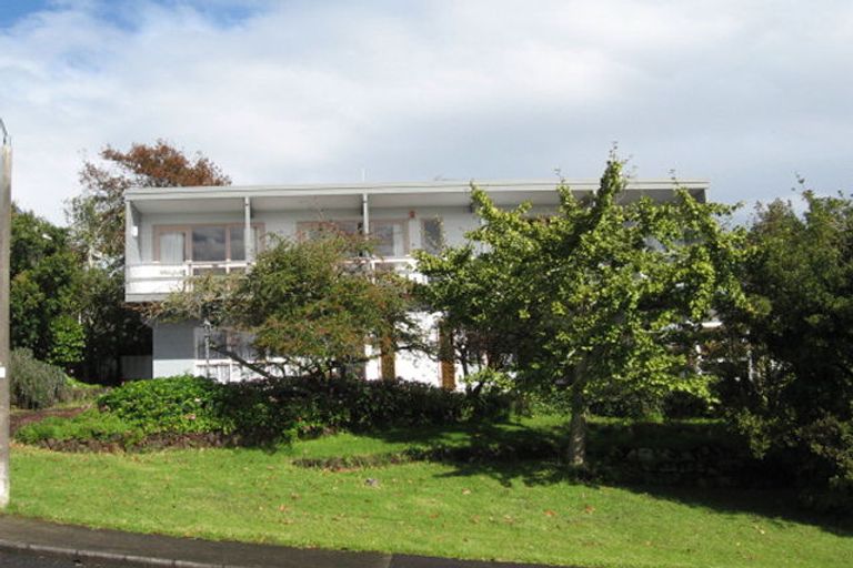 Photo of property in 24 Paisley Street, Mellons Bay, Auckland, 2014