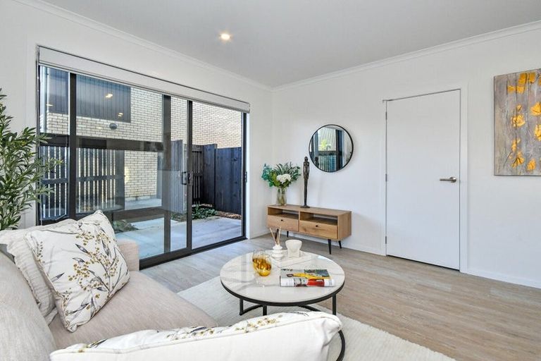 Photo of property in 102 Te Tihi Street, Wiri, 2104