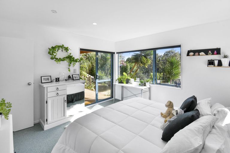 Photo of property in 18 Gibbs Crescent, Red Hill, Papakura, 2110