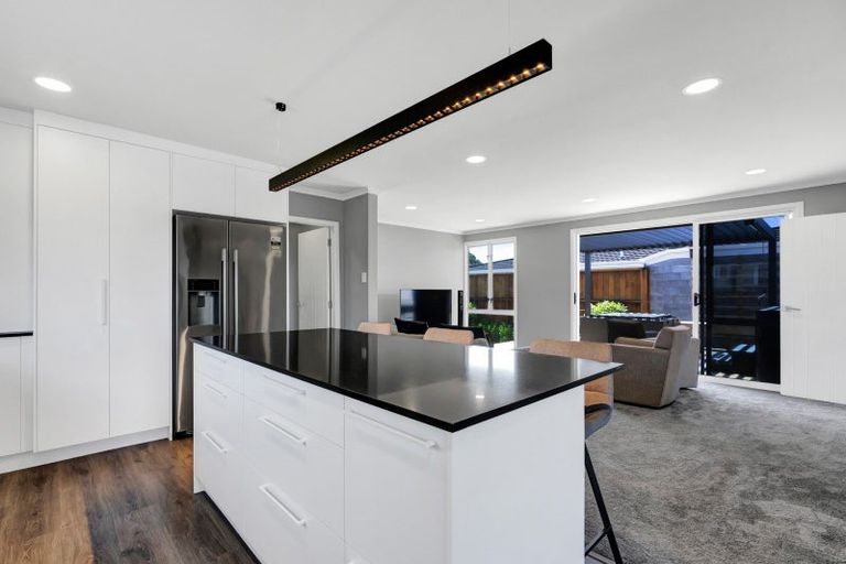 Photo of property in 132 Govett Avenue, Frankleigh Park, New Plymouth, 4310