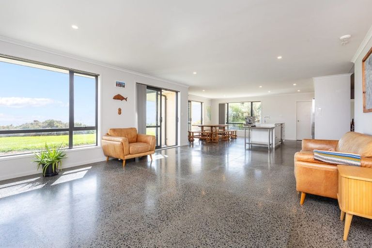 Photo of property in 103 Mcleod Road, South Head, Helensville, 0874