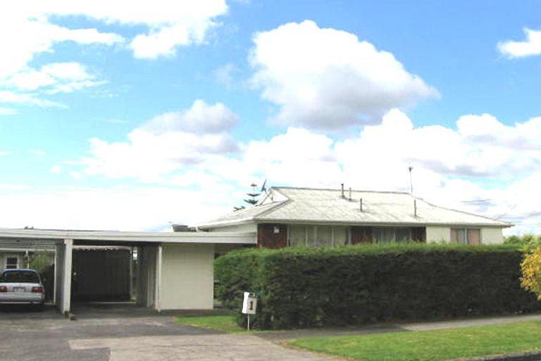 Photo of property in 1/1 Northall Road, New Lynn, Auckland, 0600