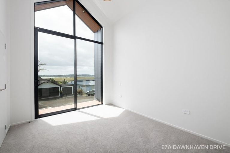 Photo of property in 27a Dawnhaven Drive, Te Atatu Peninsula, Auckland, 0610