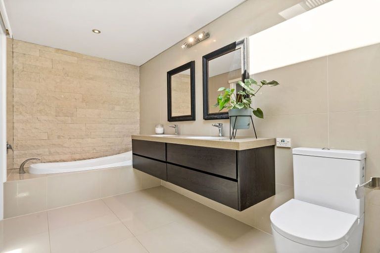 Photo of property in 20 De Luen Avenue, Tindalls Beach, Whangaparaoa, 0930