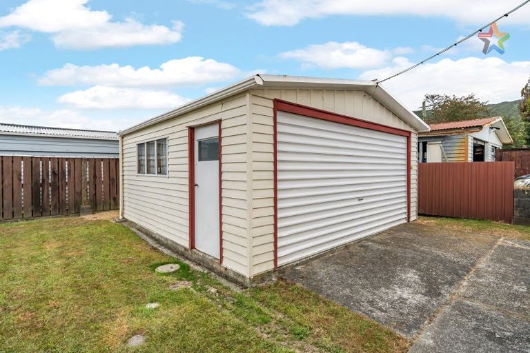 Photo of property in 4 Ashforth Street, Wainuiomata, Lower Hutt, 5014
