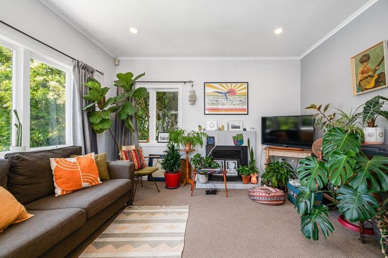 Photo of property in 70 Savoy Road, Glen Eden, Auckland, 0602