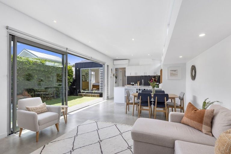 Photo of property in 20 Mantell Street, Seatoun, Wellington, 6022