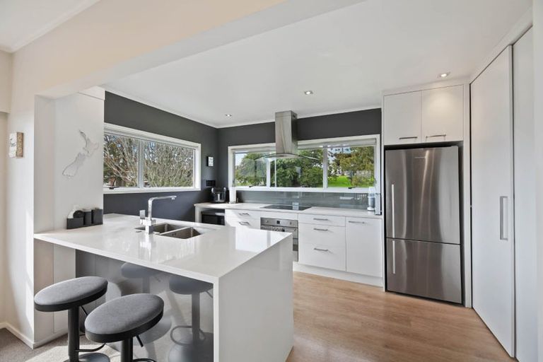 Photo of property in 34 Sunnyhill Crescent, Sunnyhills, Auckland, 2010