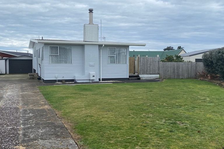 Photo of property in 8 Clifton Drive, Waitara, 4320