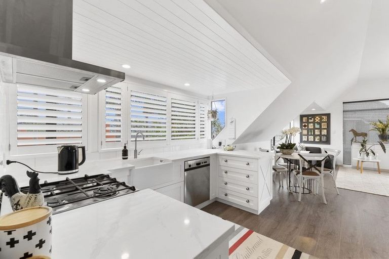 Photo of property in 3/56 Milford Road, Milford, Auckland, 0620