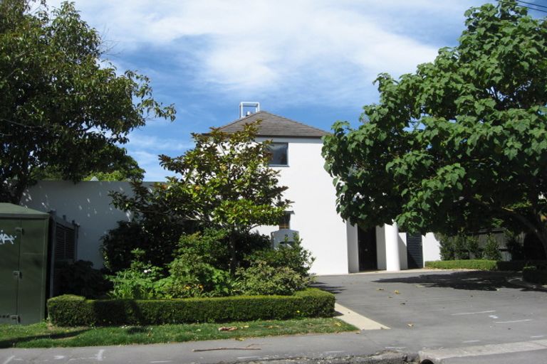 Photo of property in 2 Garden Road, Merivale, Christchurch, 8014