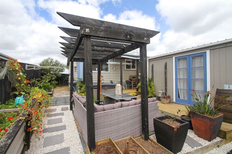 Photo of property in 92 Wharf Road, Clarks Beach, Pukekohe, 2679