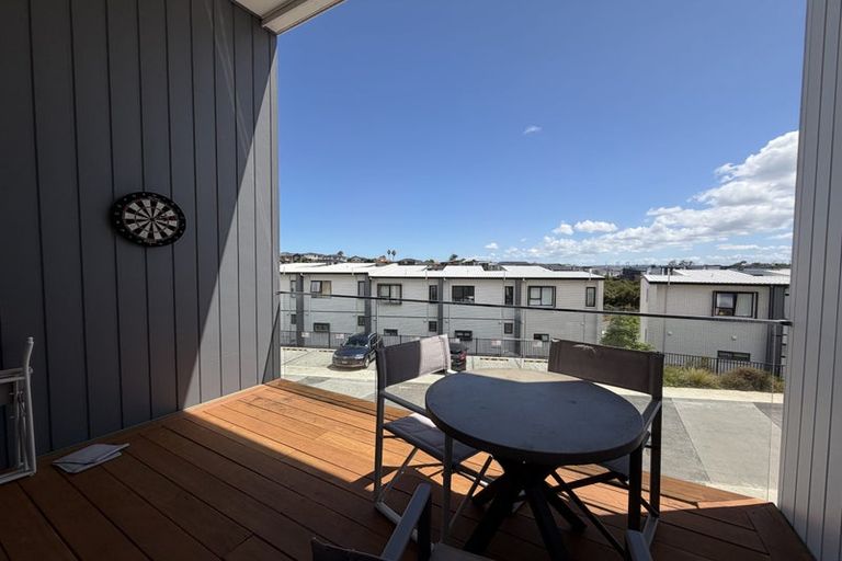 Photo of property in 5 Arura Place, Massey, Auckland, 0614