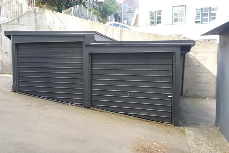 Photo of property in Windsor Court, 2/340 Tinakori Road, Thorndon, Wellington, 6011