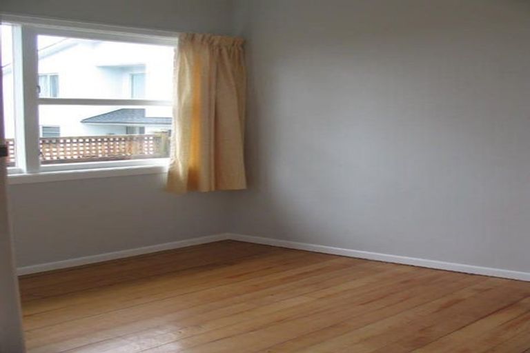 Photo of property in 28-30 Lake Pupuke Drive, Takapuna, Auckland, 0622