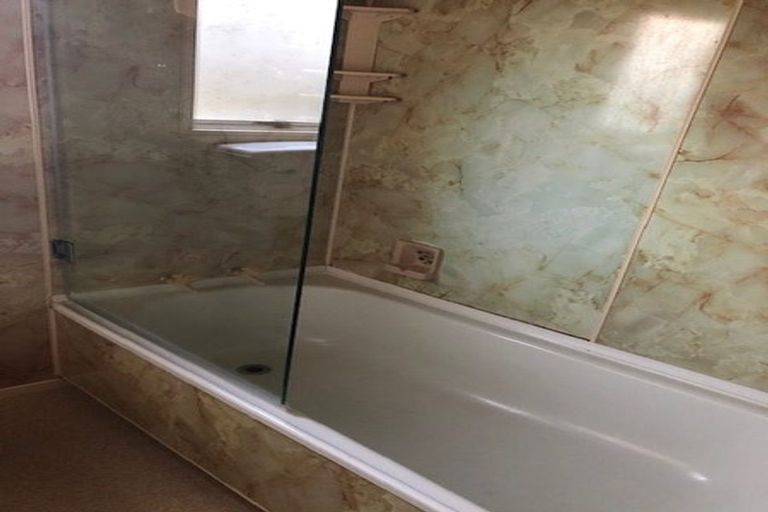 Photo of property in 3 Shepherds Road, Papakura, 2110