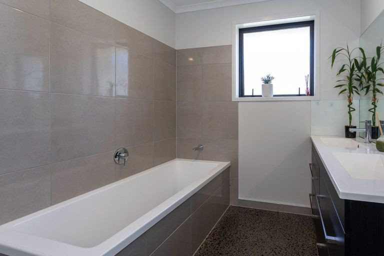 Photo of property in 103 Mcleod Road, South Head, Helensville, 0874