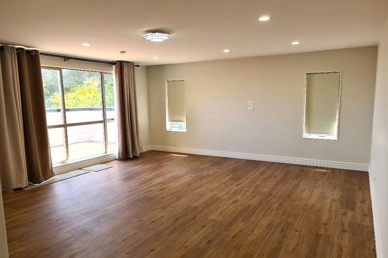 Photo of property in 17c Balmain Road, Birkenhead, Auckland, 0626