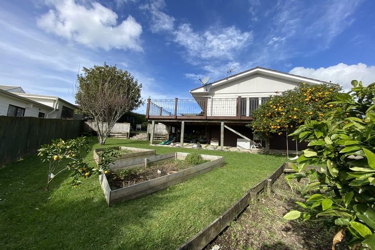 Photo of property in 9 Dalwhinnie Parade, Highland Park, Auckland, 2010