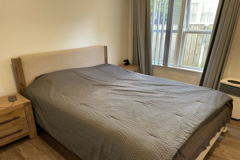 Photo of property in 14 Yeovil Road, Te Atatu Peninsula, Auckland, 0610