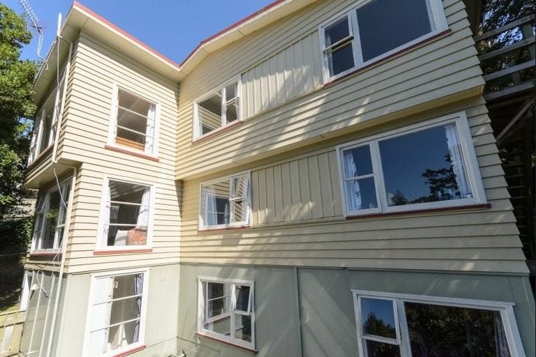 Photo of property in 58 Garden Road, Northland, Wellington, 6012