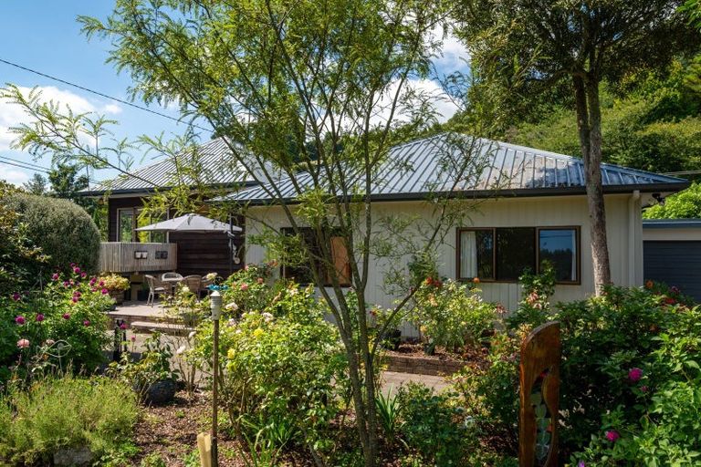 Photo of property in 3 Millar Road, Lake Okareka, Rotorua, 3076