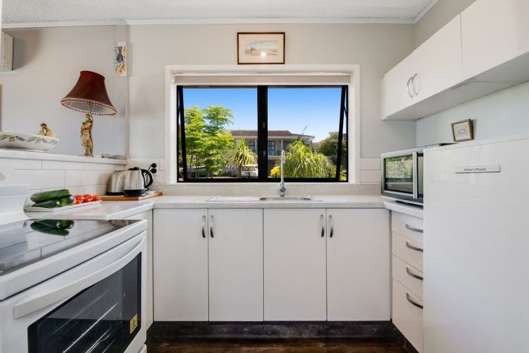 Photo of property in 1/213 Hibiscus Coast Highway, Red Beach, 0932