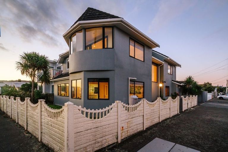 Photo of property in 243 The Esplanade, Petone, Lower Hutt, 5012