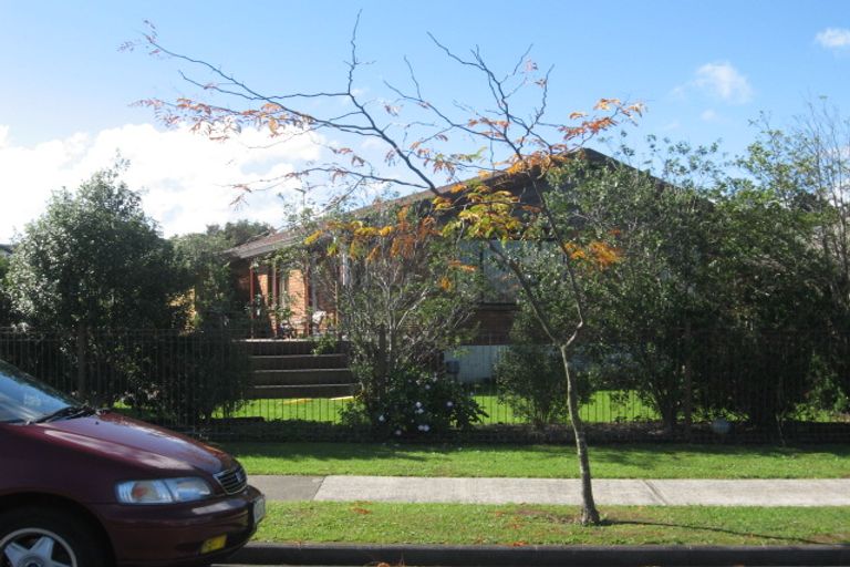 Photo of property in 11 De Quincey Terrace, Highland Park, Auckland, 2010