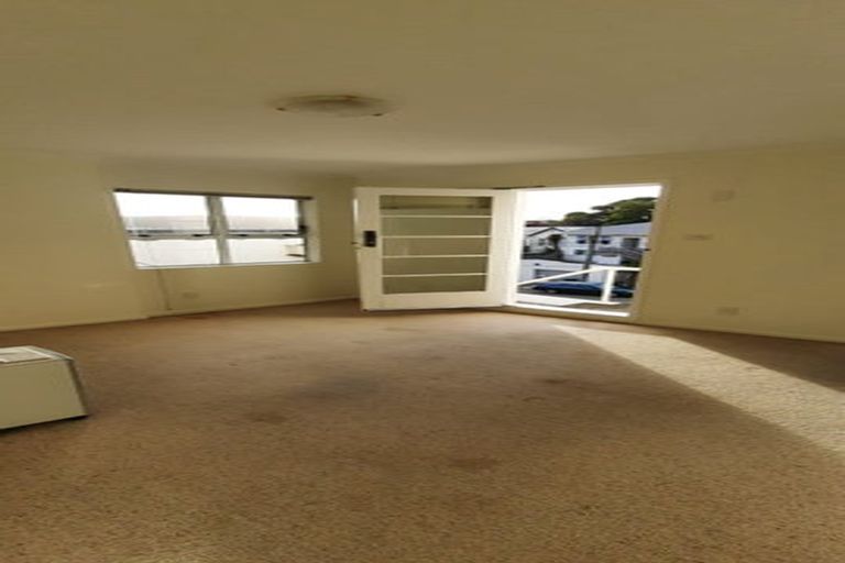 Photo of property in 64 Rolleston Street, Mount Cook, Wellington, 6021