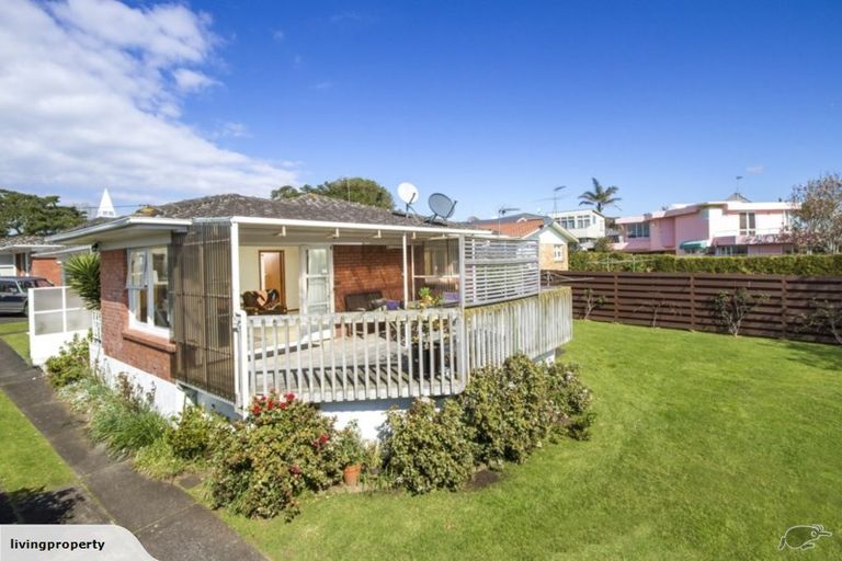 Photo of property in 3/3 Otakau Road, Milford, Auckland, 0620