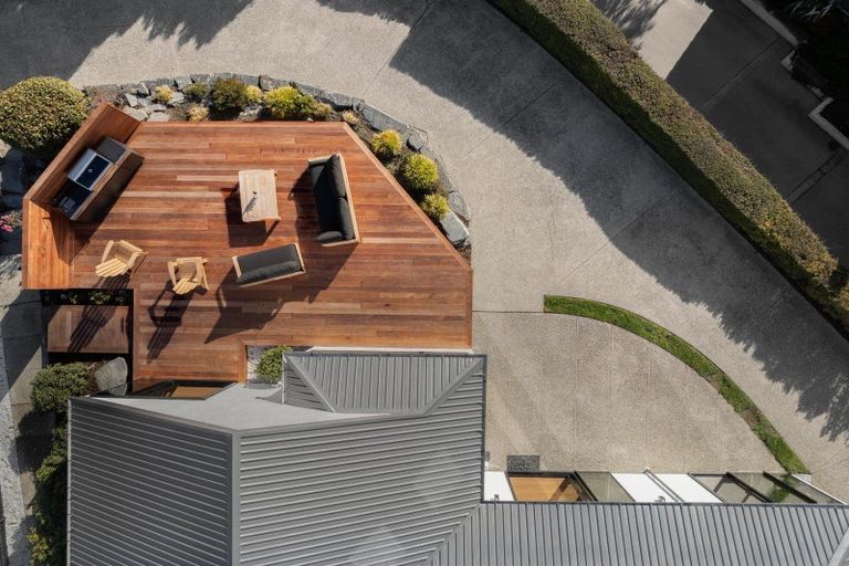 Photo of property in 8 Elizabeth Place, Kelvin Heights, Queenstown, 9300