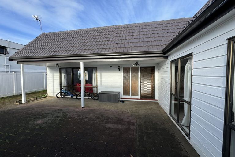 Photo of property in 124 Carnoustie Drive, Wattle Downs, Auckland, 2103