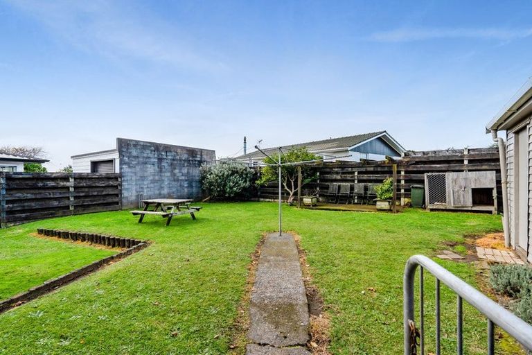 Photo of property in 16 Villa Place, Bell Block, New Plymouth, 4312