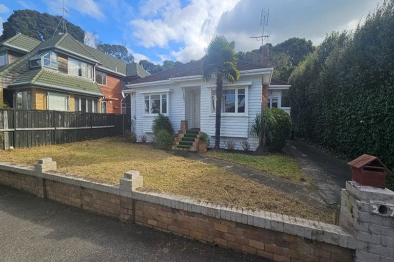 Photo of property in 27 Atkin Avenue, Mission Bay, Auckland, 1071