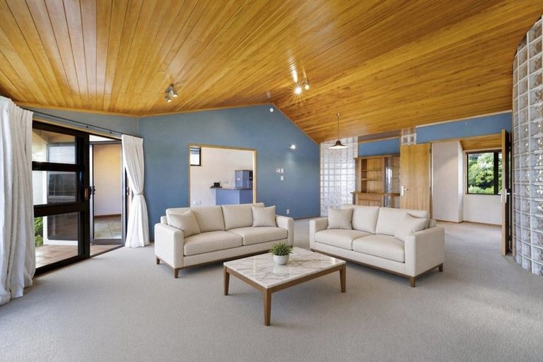 Photo of property in 16 Trevor Terrace, Paremata, Porirua, 5024