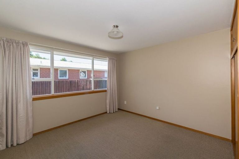 Photo of property in 96a Crofton Road, Harewood, Christchurch, 8051