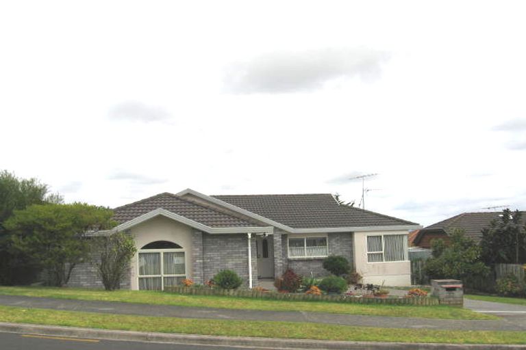 Photo of property in 12 Mercury Lane, Windsor Park, Auckland, 0632