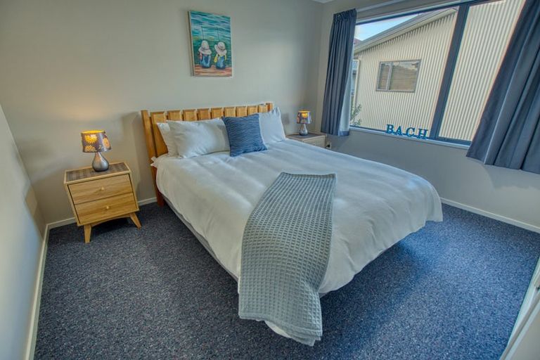 Photo of property in 9 Ranui Place, Moana, 7872