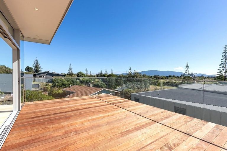 Photo of property in 20a Queens Road, Waikanae Beach, Waikanae, 5036