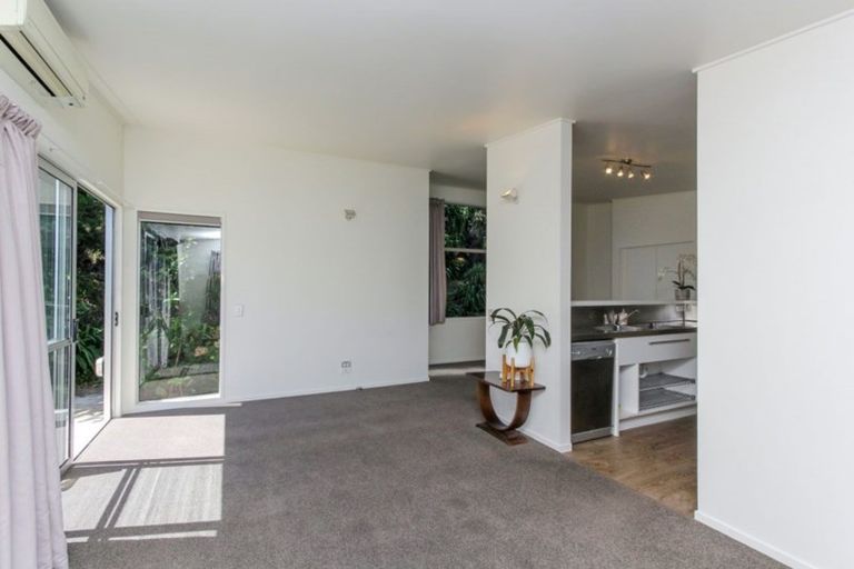 Photo of property in 12 Nevada Drive, Merrilands, New Plymouth, 4312