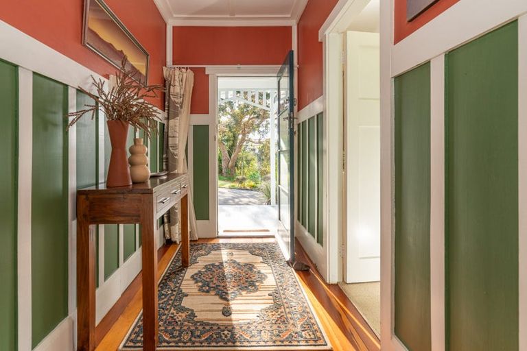 Photo of property in 72 Wellington Road, Paekakariki, 5034