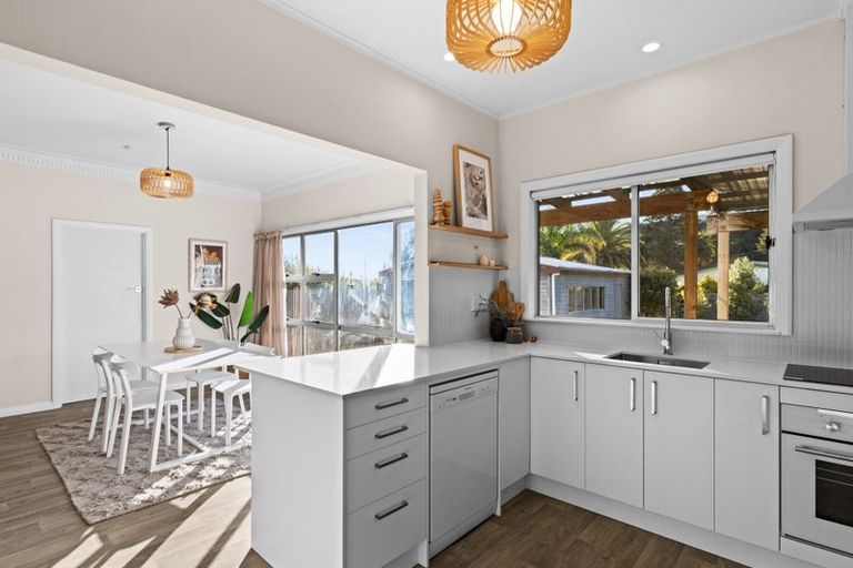 Photo of property in 37 Sanders Avenue, Marewa, Napier, 4110