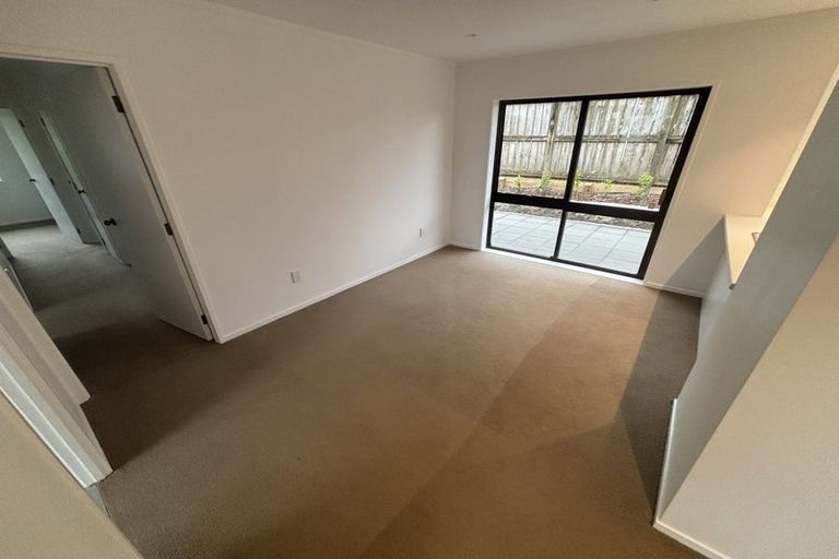 Photo of property in 14 Mark Edward Drive, Half Moon Bay, Auckland, 2012