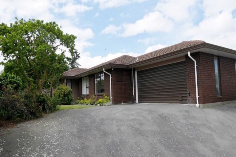 Photo of property in 8 Algie Place, Avonhead, Christchurch, 8042