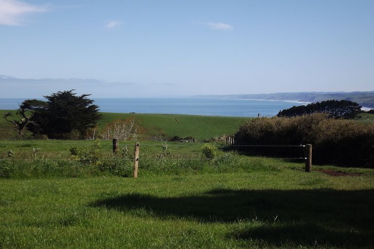Photo of property in 669b Te Hutewai Road, Raglan, 3296