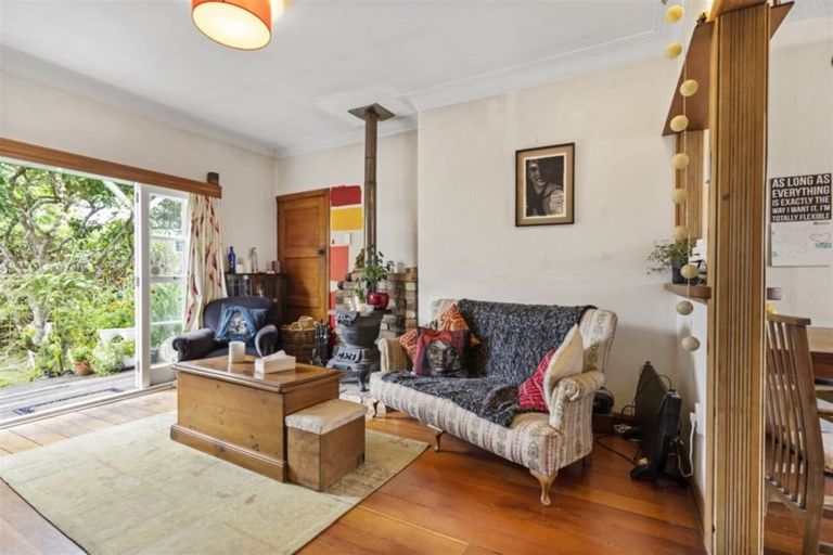 Photo of property in 44 Alberta Street, Point Chevalier, Auckland, 1022