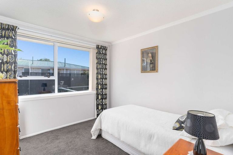 Photo of property in 26 Royal Park Drive, Parklands, Christchurch, 8083