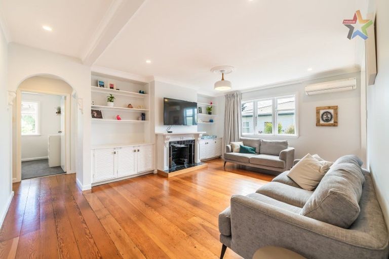 Photo of property in 206a Miromiro Road, Normandale, Lower Hutt, 5010