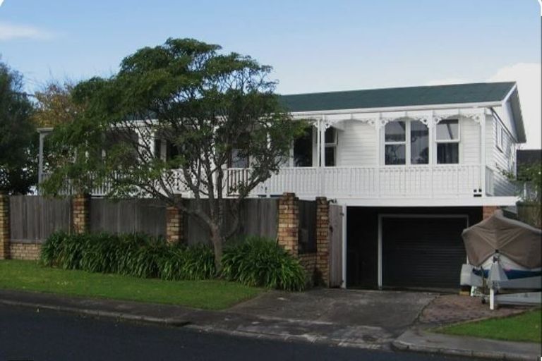 Photo of property in 2a Waller Avenue, Bucklands Beach, Auckland, 2012